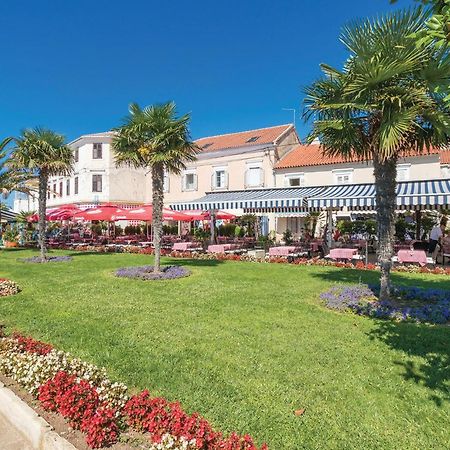 Awesome Apartment In Sveti Filip I Jakov W/ 1 Bedrooms 外观 照片
