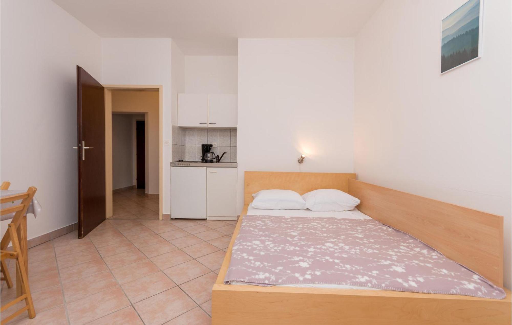 Awesome Apartment In Sveti Filip I Jakov W/ 1 Bedrooms 外观 照片
