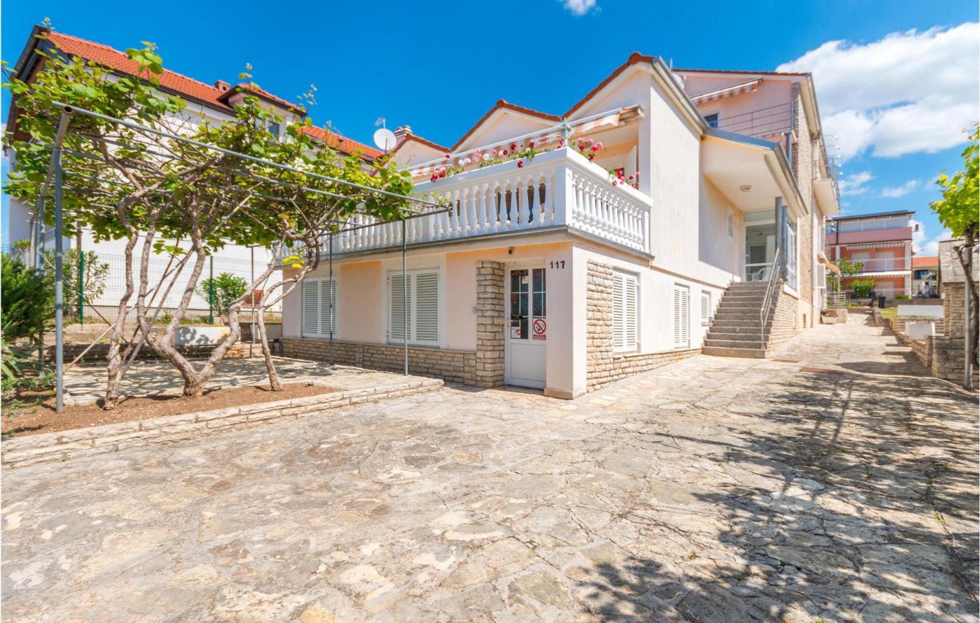 Awesome Apartment In Sveti Filip I Jakov W/ 1 Bedrooms 外观 照片