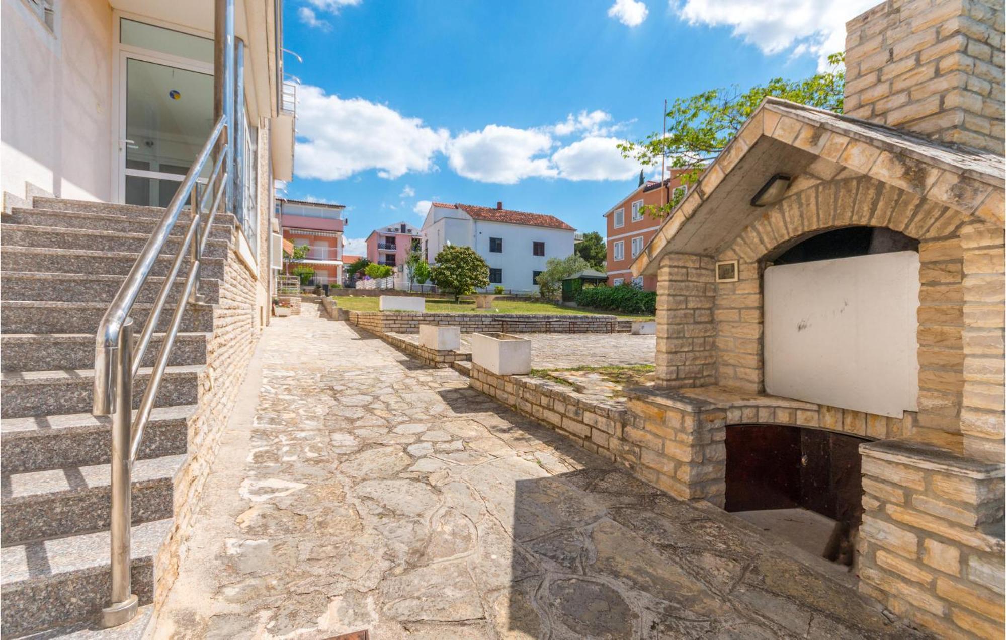 Awesome Apartment In Sveti Filip I Jakov W/ 1 Bedrooms 外观 照片