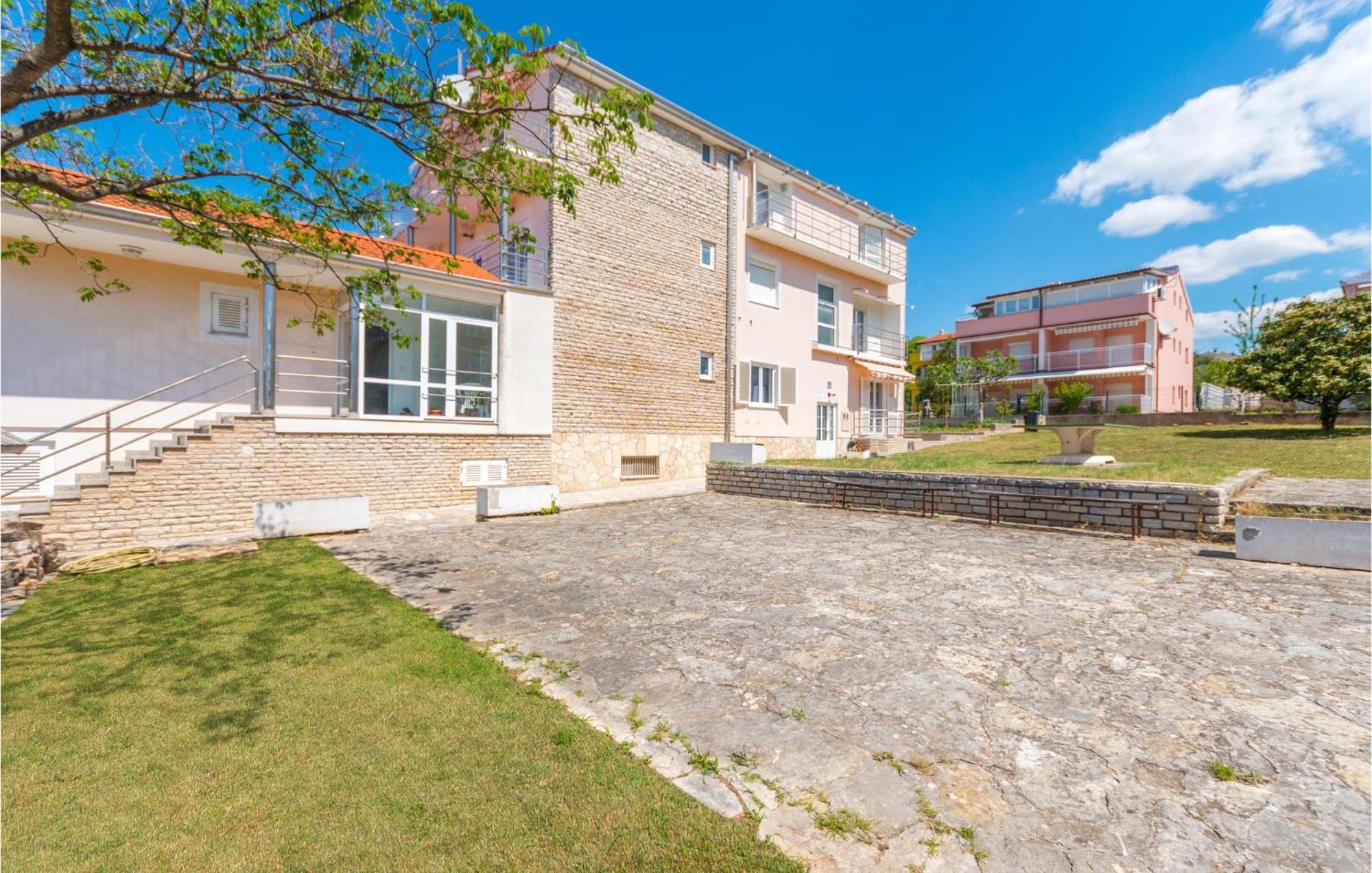 Awesome Apartment In Sveti Filip I Jakov W/ 1 Bedrooms 外观 照片