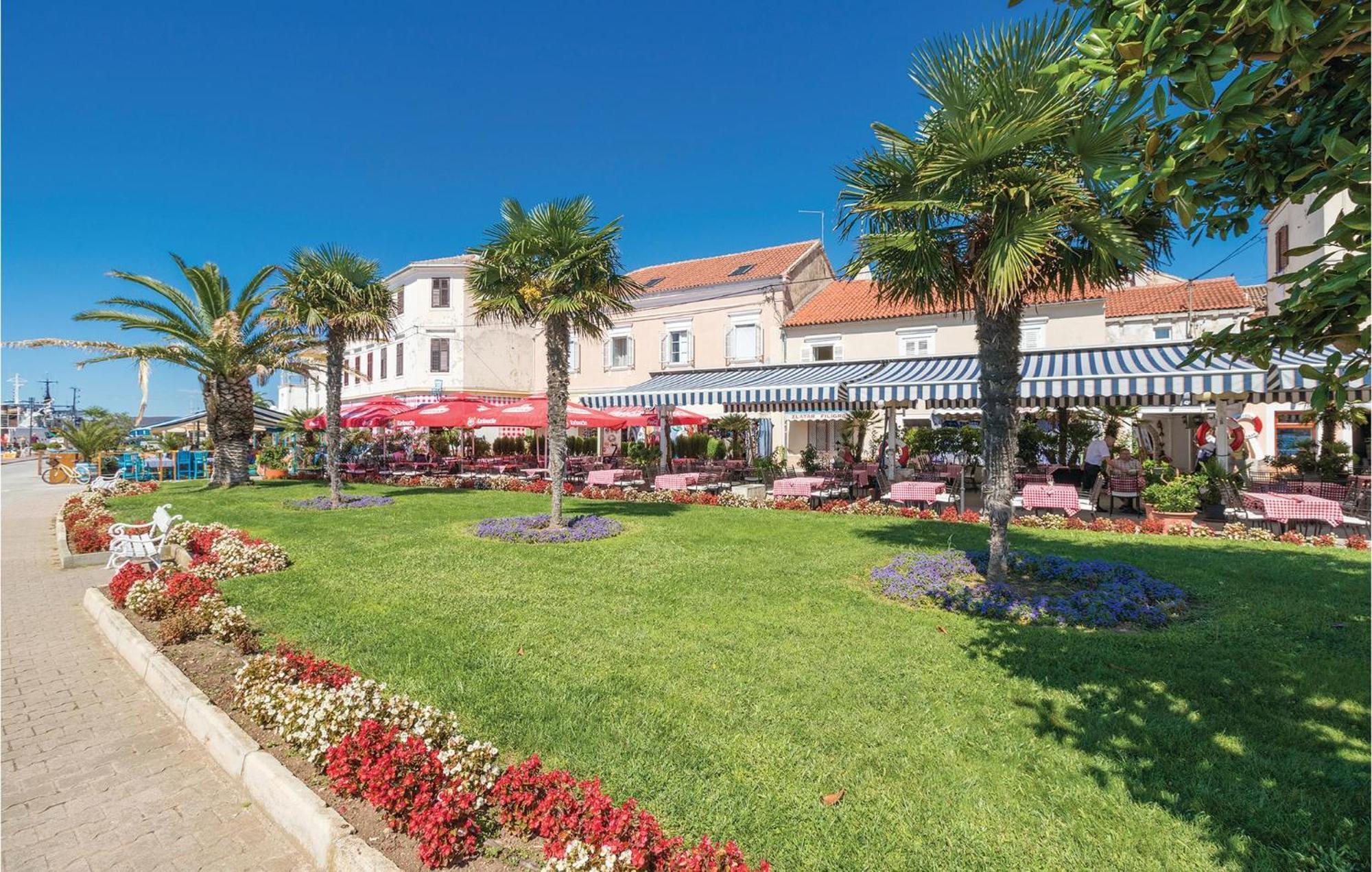 Awesome Apartment In Sveti Filip I Jakov W/ 1 Bedrooms 外观 照片